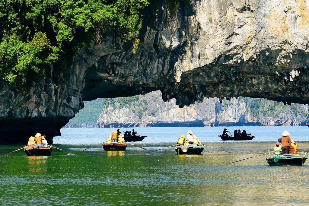 Luon cave in ha Long bay