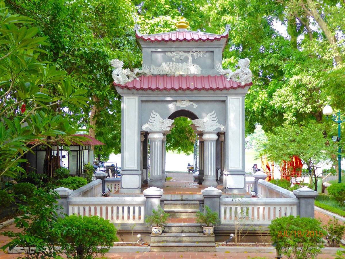 Statue of King Le Thai To, Hanoi