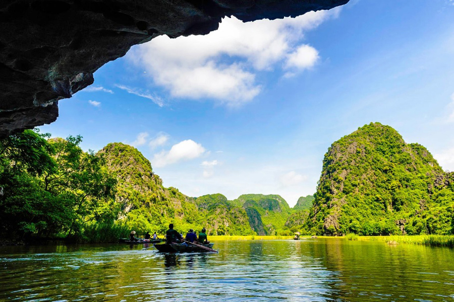 Trang An Boat Tour, which is best routes, tips, entrance fee, opening hours