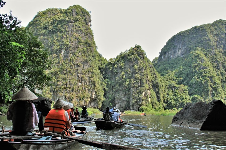 Trang An Boat Tour, which is best routes, tips, entrance fee, opening hours