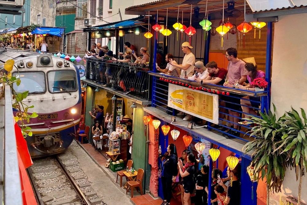 Hanoi train street